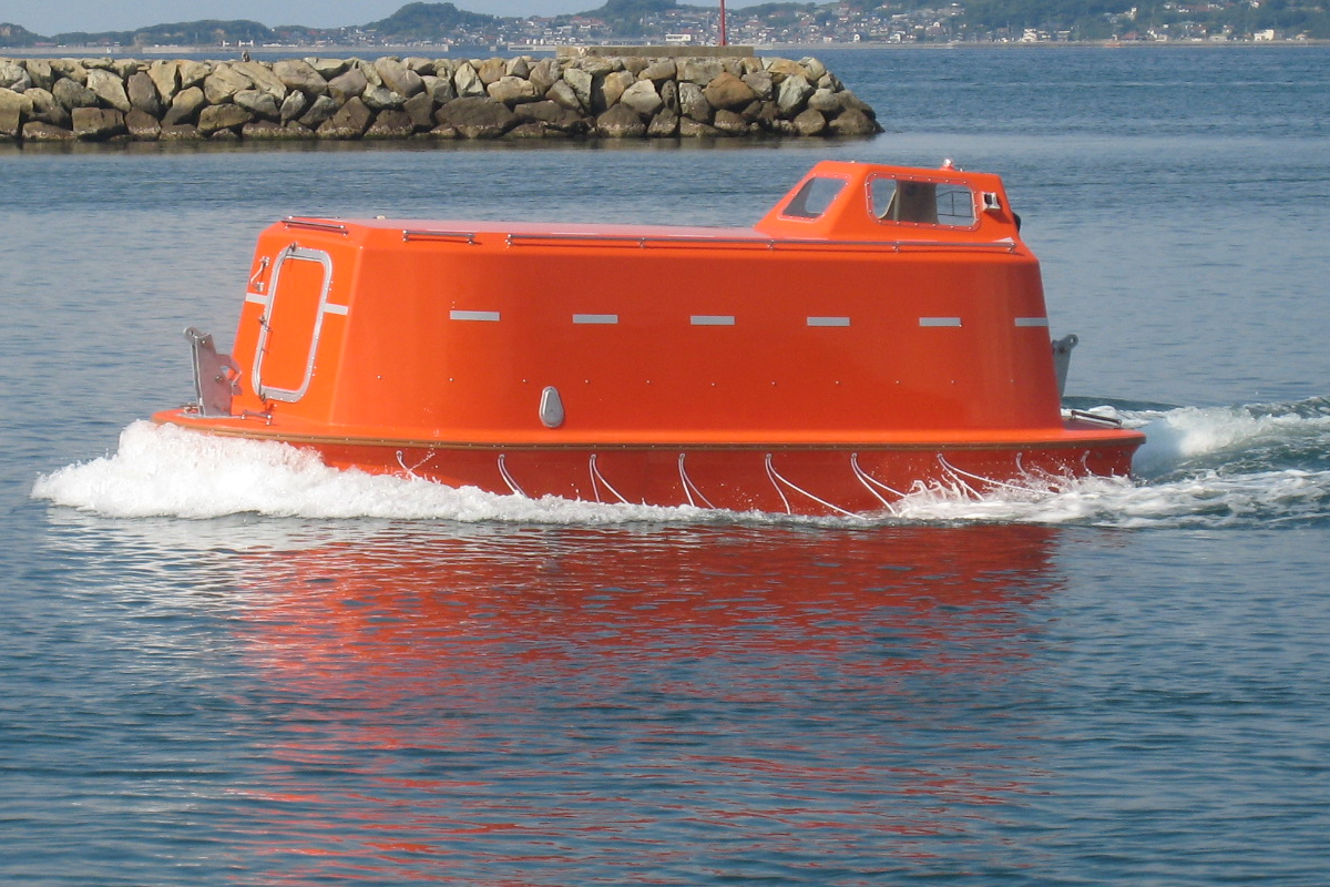 全閉囲型救命艇(救助艇兼用型)